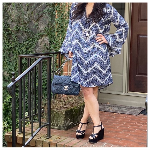 ✨LAST ONE ✨Chevron bell sleeves swing style dress - Picture 4 of 6